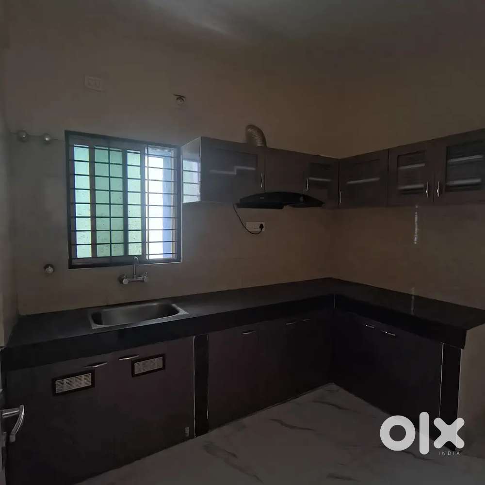 2bhk semi furnished ( modular kitchen available)