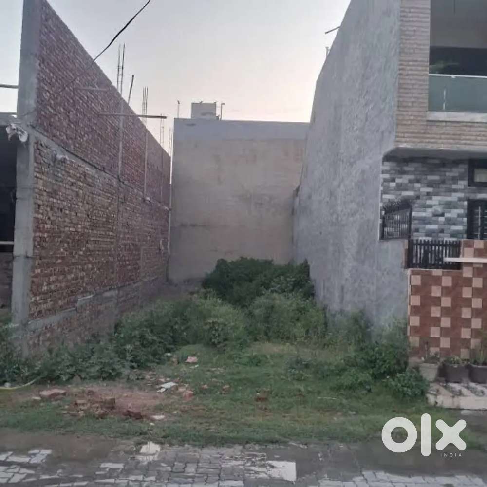 200 gaj plot for urgent sale