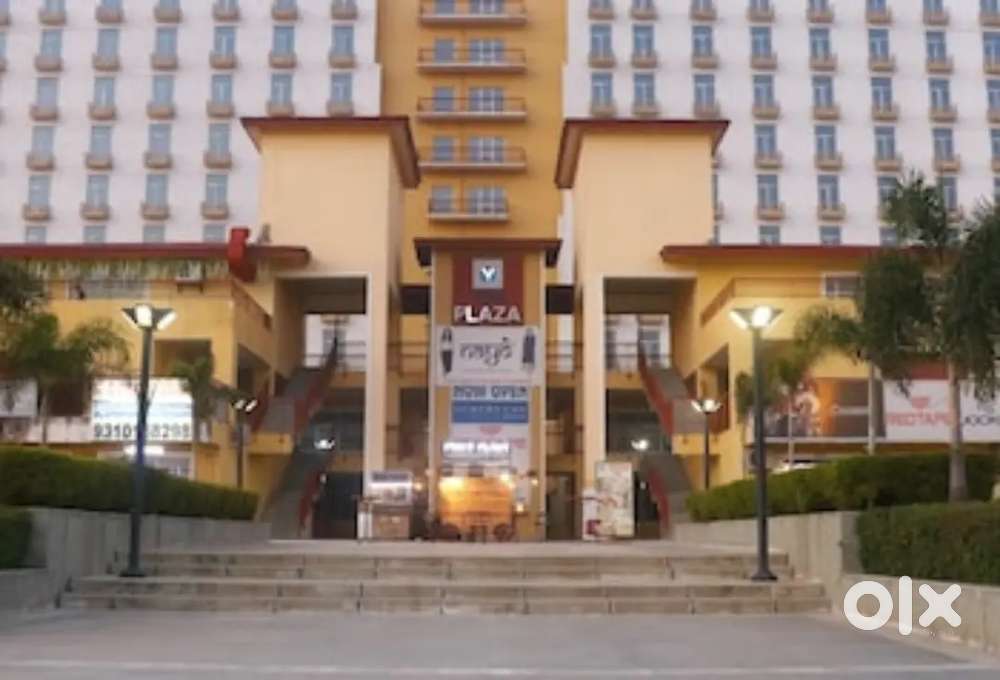 VIPUL PLAZA 81, SHOP NEAR BPTP BRIGDE WITH CAR PARKING...