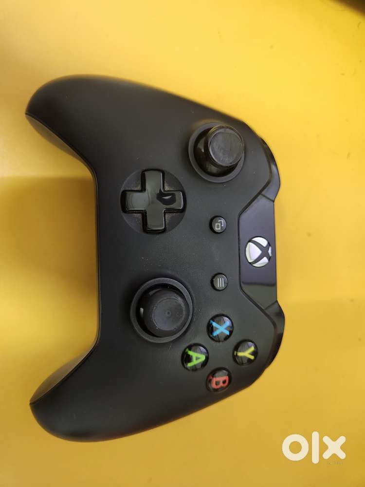 Original Xbox One Controller (Microsoft)