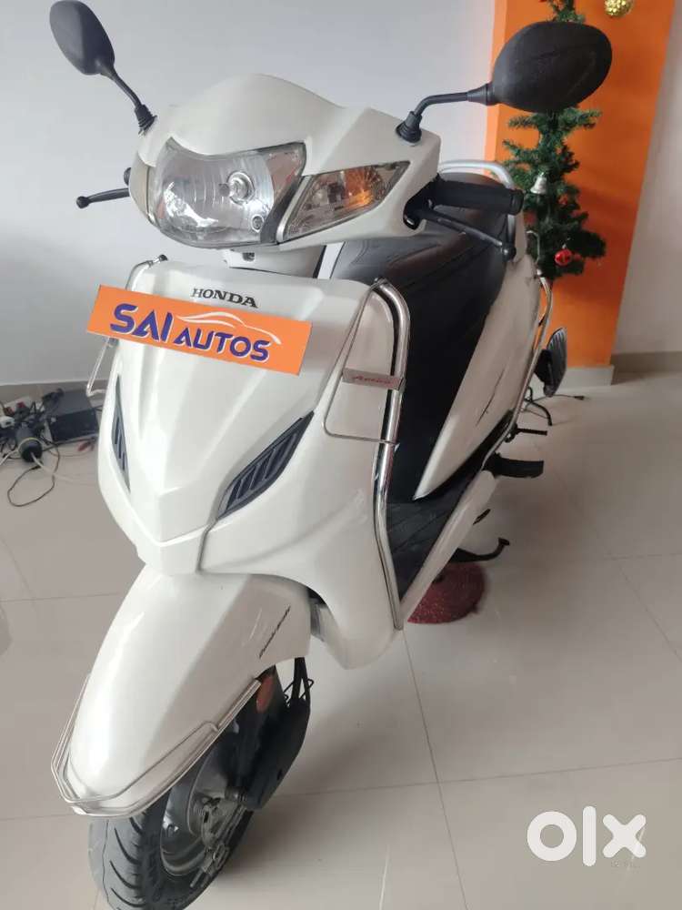 WHITE ACTIVA 4G SINGLE OWNER