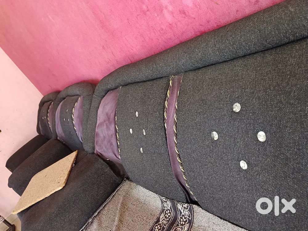 Sofa in black