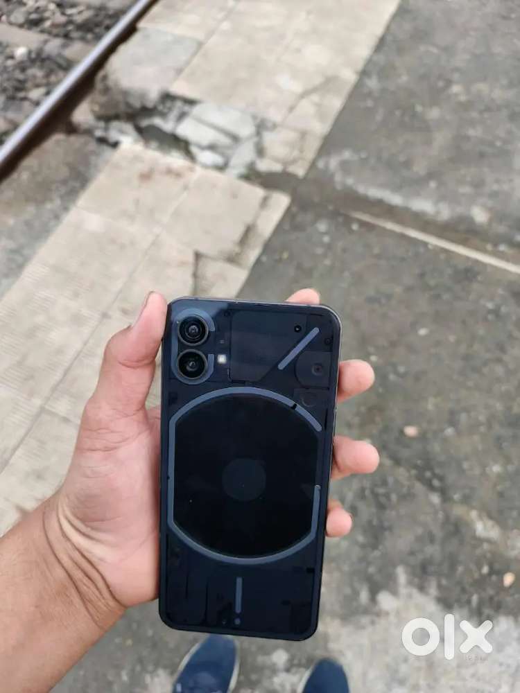 Nothing phone1) 8 + 2 GBrem 128GB phone aur box hai display change hai