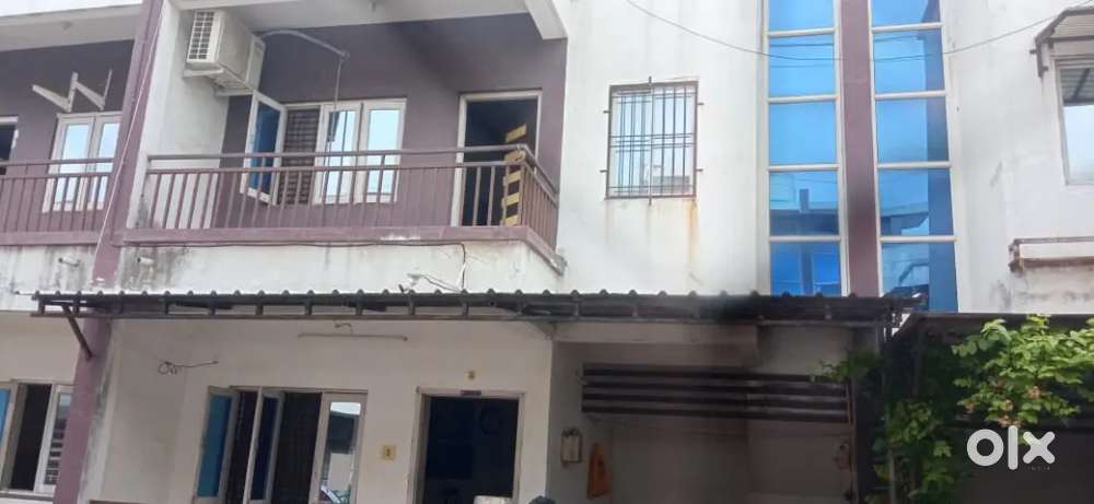 Gumanshing Row House saniya kande