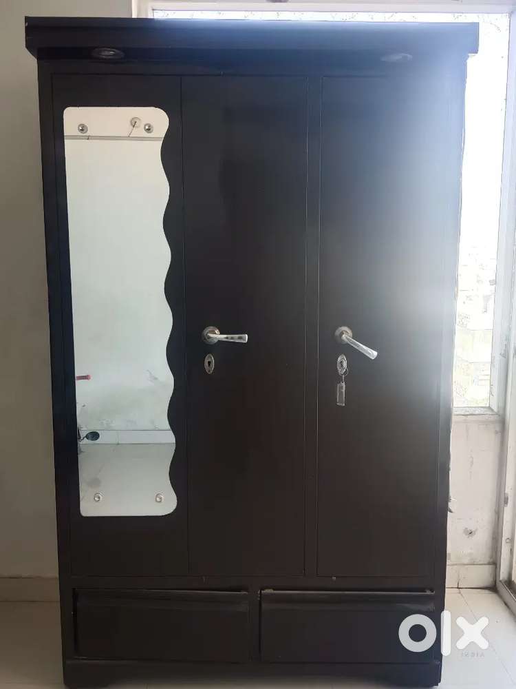 Iron wardrobe in very good condition with locker and dressing area