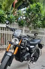 TRIUMPH SPEED 400 BSVI PH2 MODEL 10/10/2023 COLOR PHANTOM BLACK