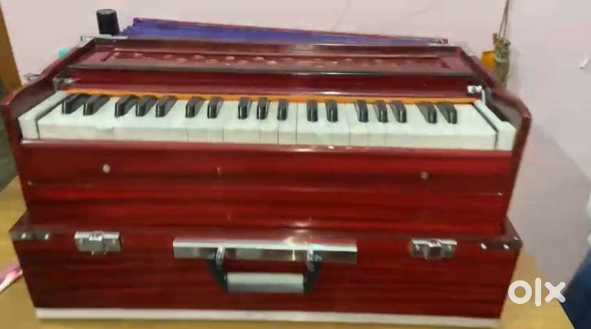 Harmonium age 5 months only still good as new