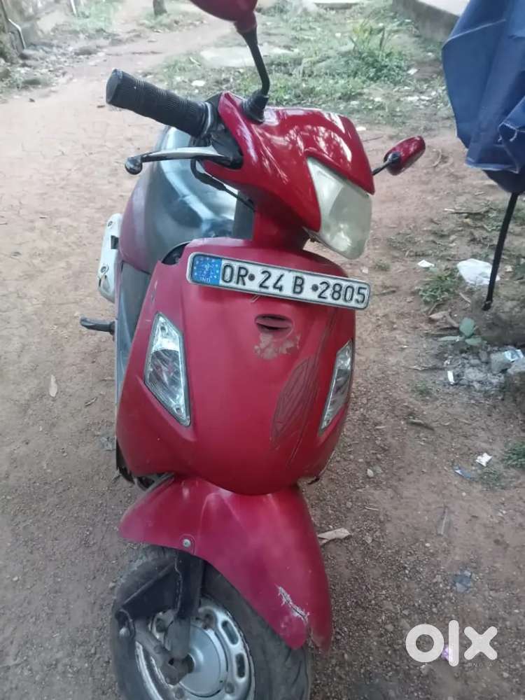 Good condition hero pleasure scooty with all ok documents