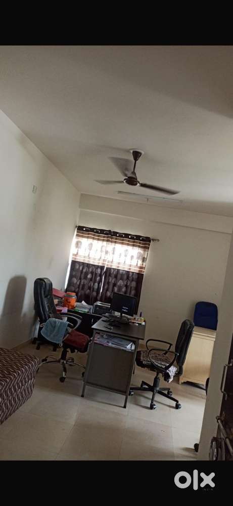 Less than 500 metres from new court building and new collector office.