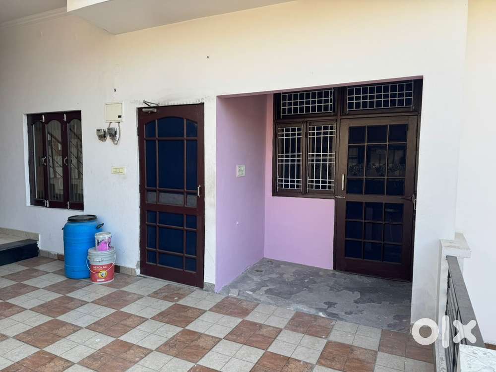 2 room set available for rent