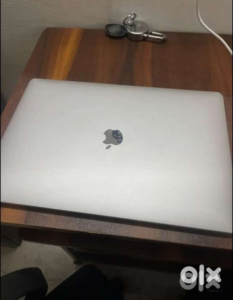 Mackbook pro 15 2017 model 16/512gb with touch bar and retina display