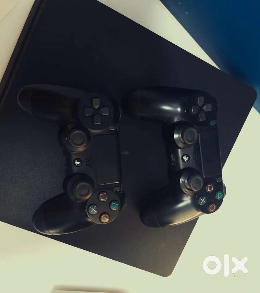 PS4 Black (1TB, original power cable) WITH FIFA 20 PRICE NEGOTIABLE