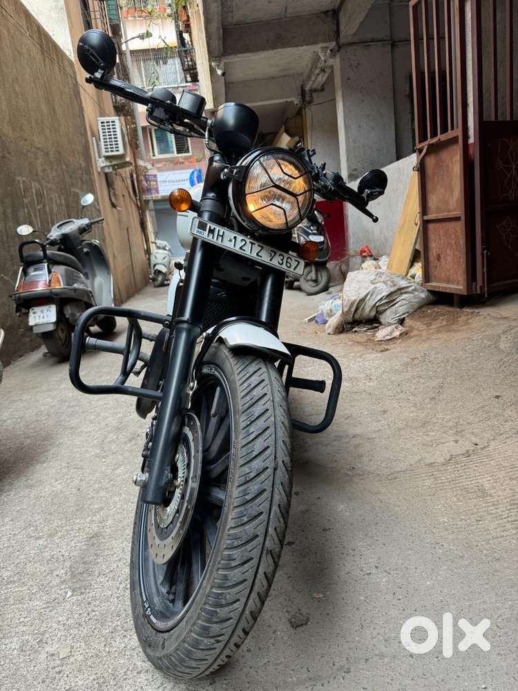 Jawa 42 (Dual Channel ABS) - Single handed use