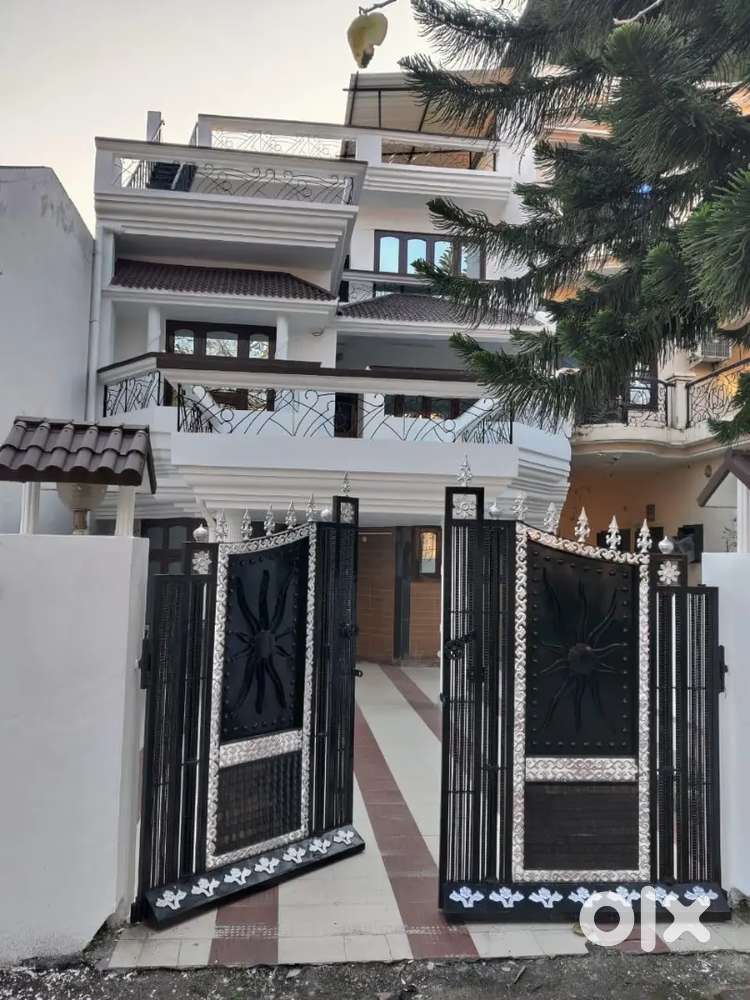 Independent 4 BHK house canal road