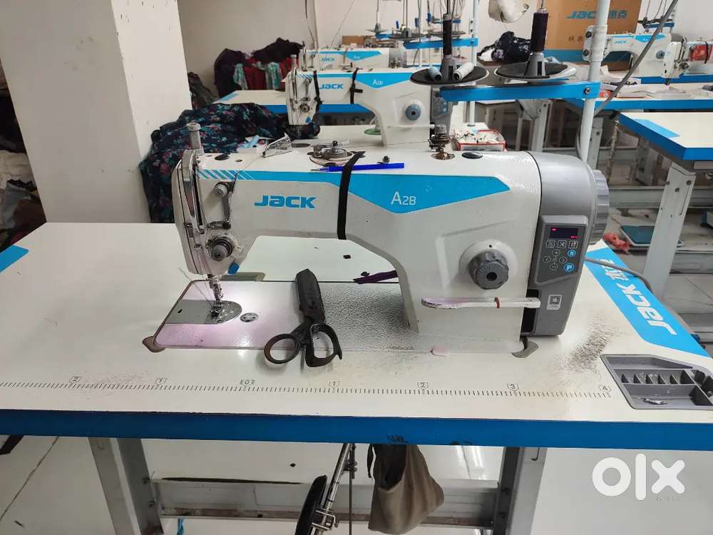 Jack single Needle swing machine. 1 year old. In new condition.
