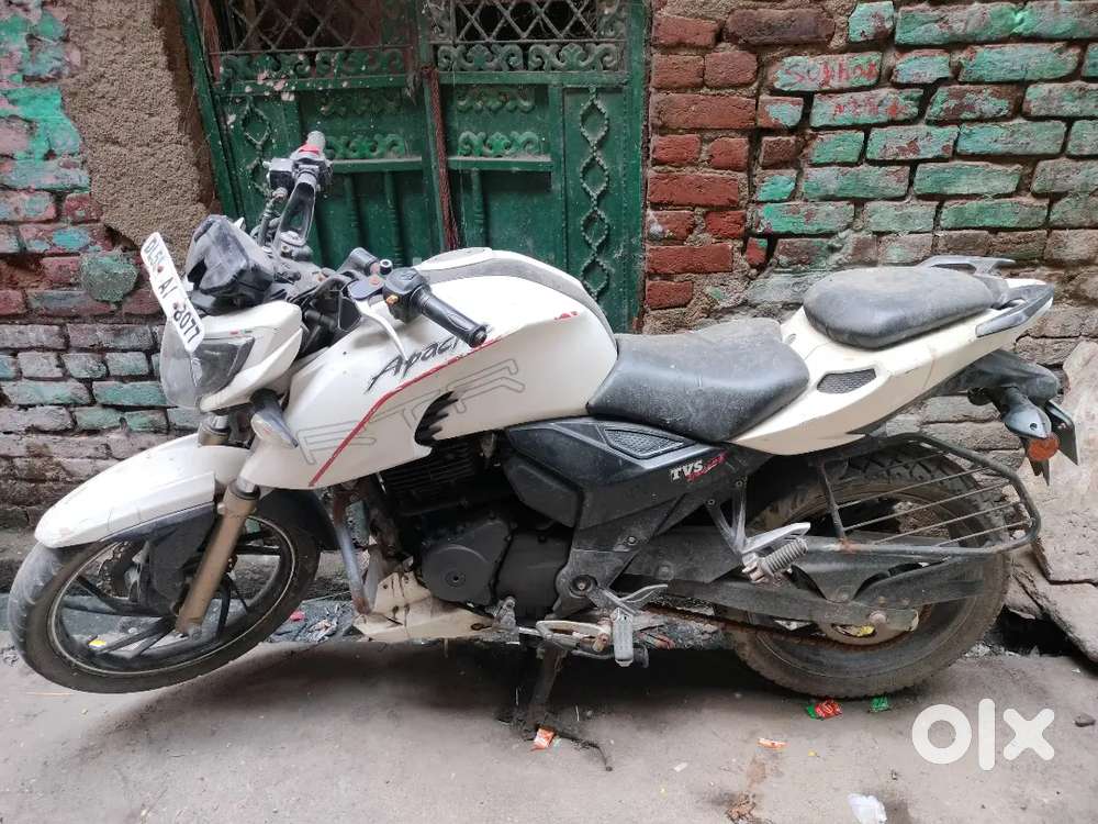2017model 200 bettry charge hogi or self hai half enjan me kaam hoga