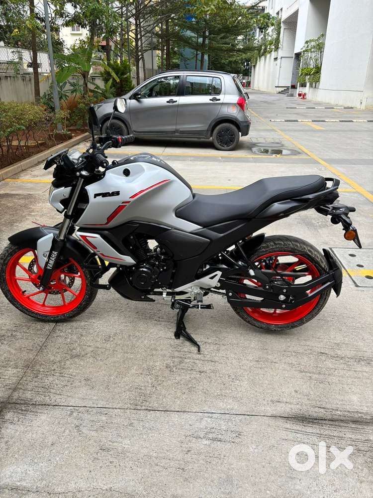 Brand new Yamaha FZS V4 - White