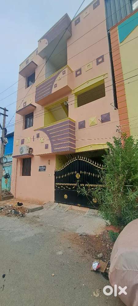 1st Floor House for Rent Rs8000
