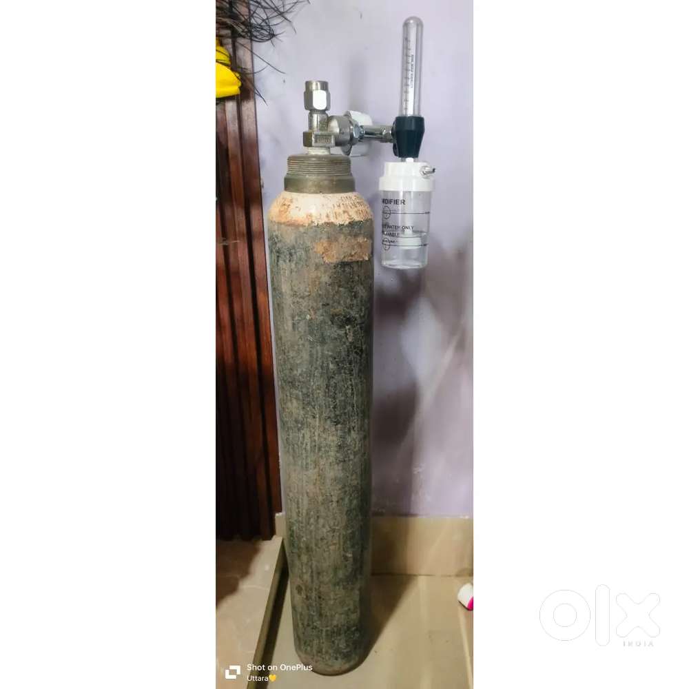 Oxygen cylinder