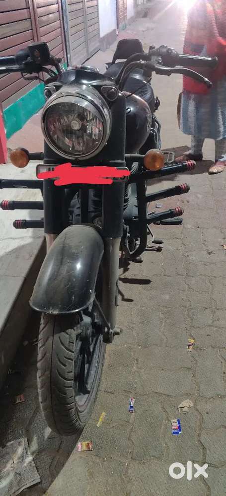 Royal Enfield stealth black dec 2022 model good condition first owner