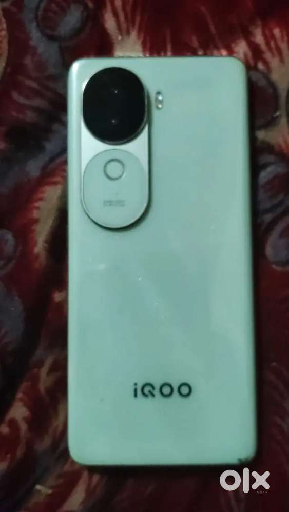 iQOO z 9s 5g 8gb ram and 128 storage minner camera glass crack