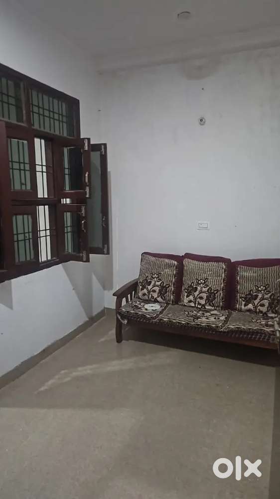 8k rent  F385 AYA NAGAR 110047