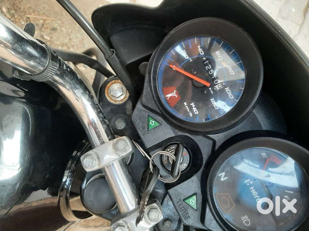 HF deluxe Black colour