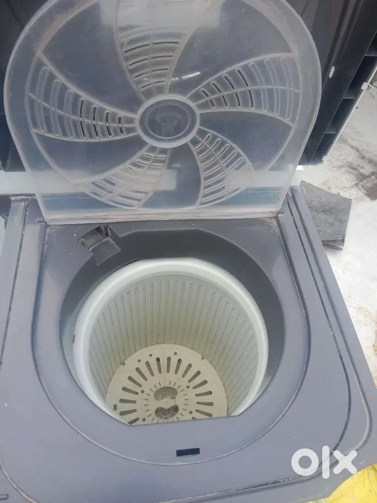 L.G washing machine 3year old new condition sammy outo matic