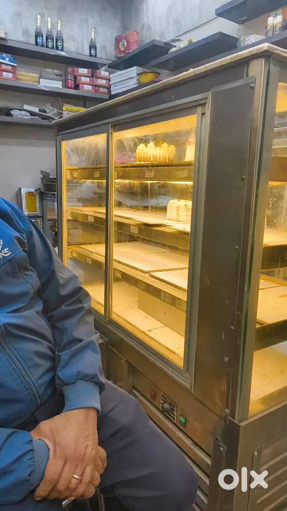 2 pic bakery counter