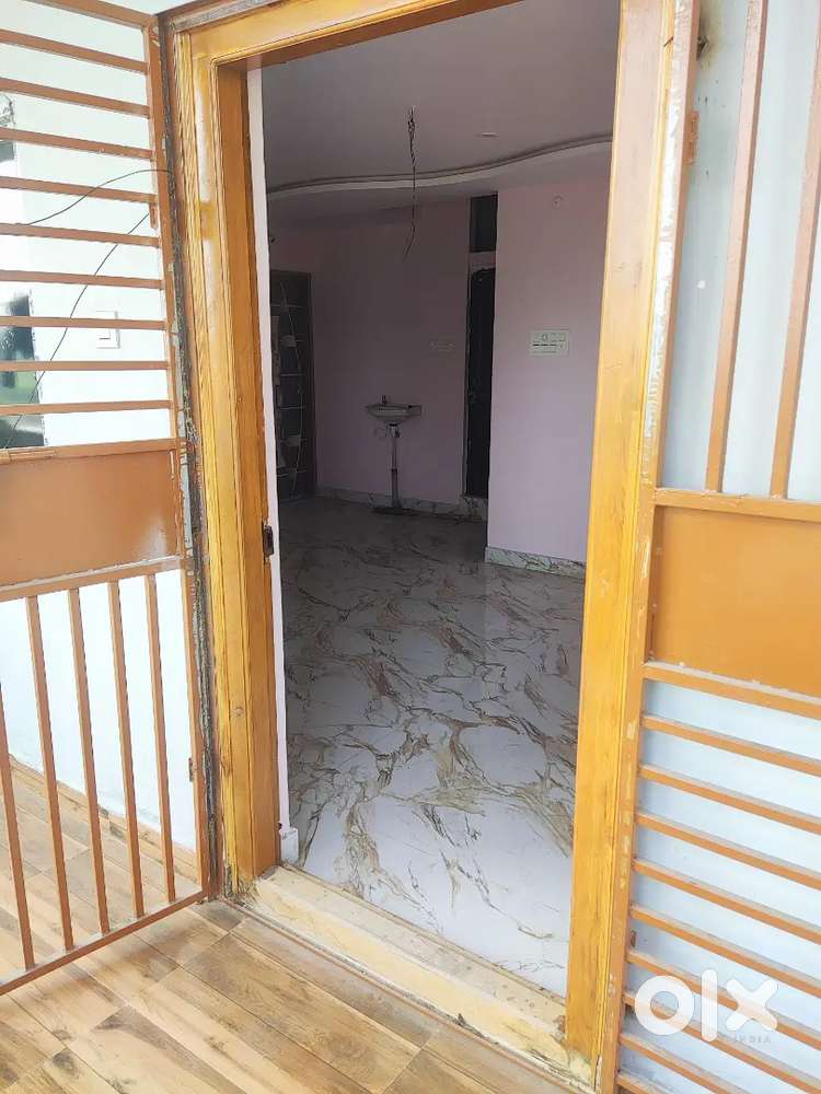 We are offering well-maintained 2BHK flat for RENT