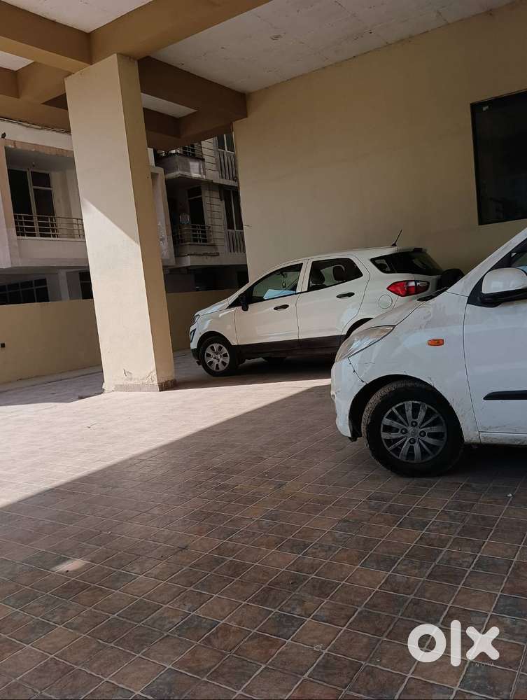 Flats available for BHK Hai Sab Mein servant room hai