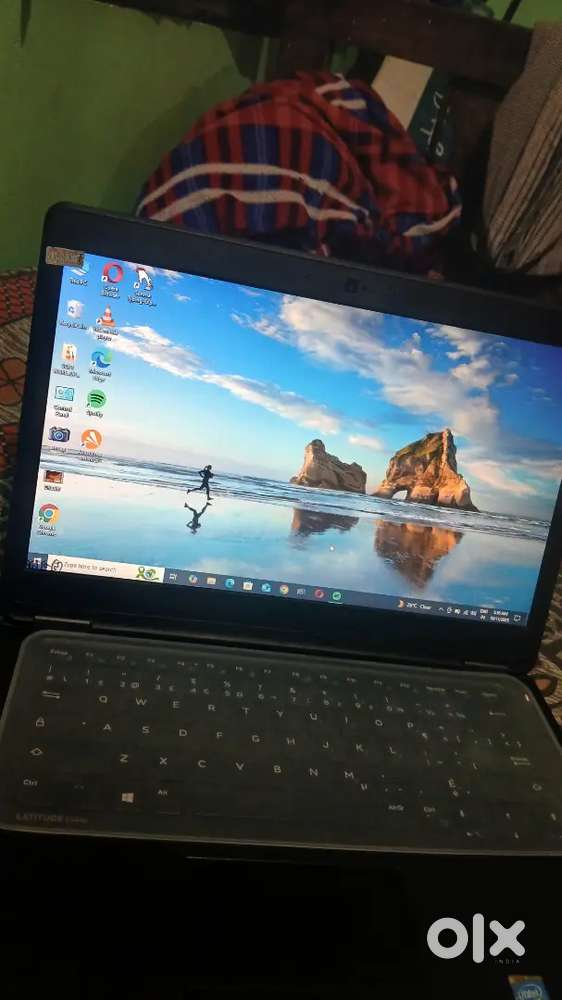 DELL LAPTOP 8/264  NEW CONDITION