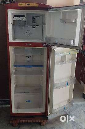 WHIRLPOOL DOUBLE DOOR FRIDGE