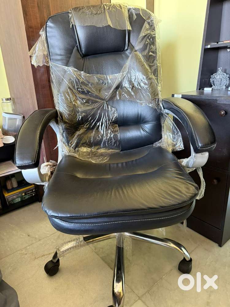 High back Executive Office Leather chair
