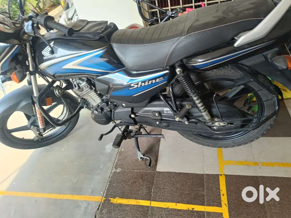 Honda Shine in Reasonable Price.