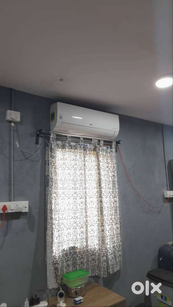 4 LG 2ton Ac and 1ton ac for sale - 4yrs old