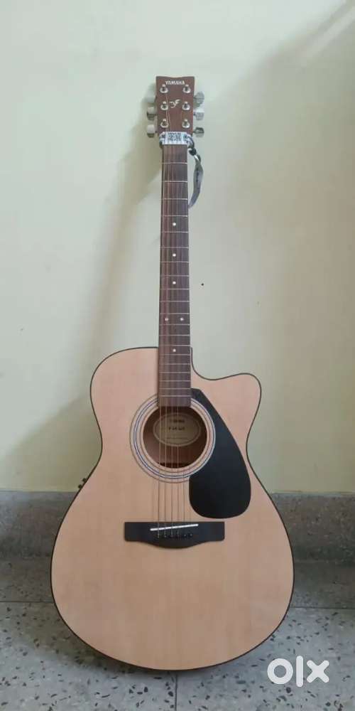 Yamaha fsx80c semi acoustic guitar