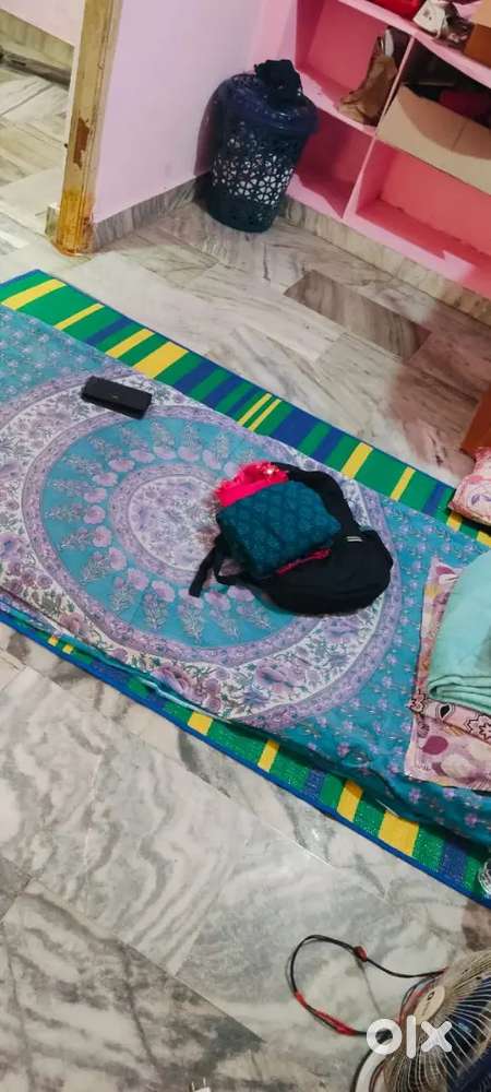 Sharing room for working girl only one person...good friendly roomate