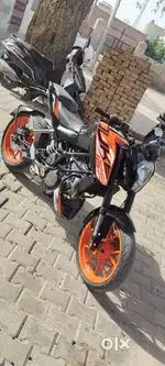 Ktm Duke battery new hai bike god condition hai showrom me cek krwale