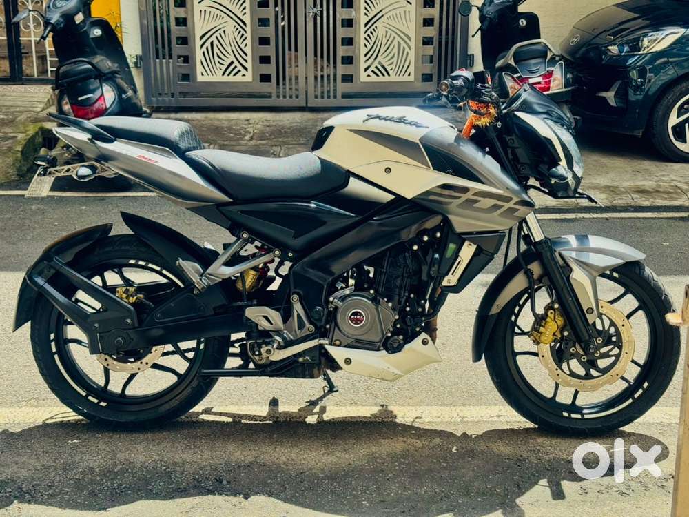 NS 200 Bajaj*