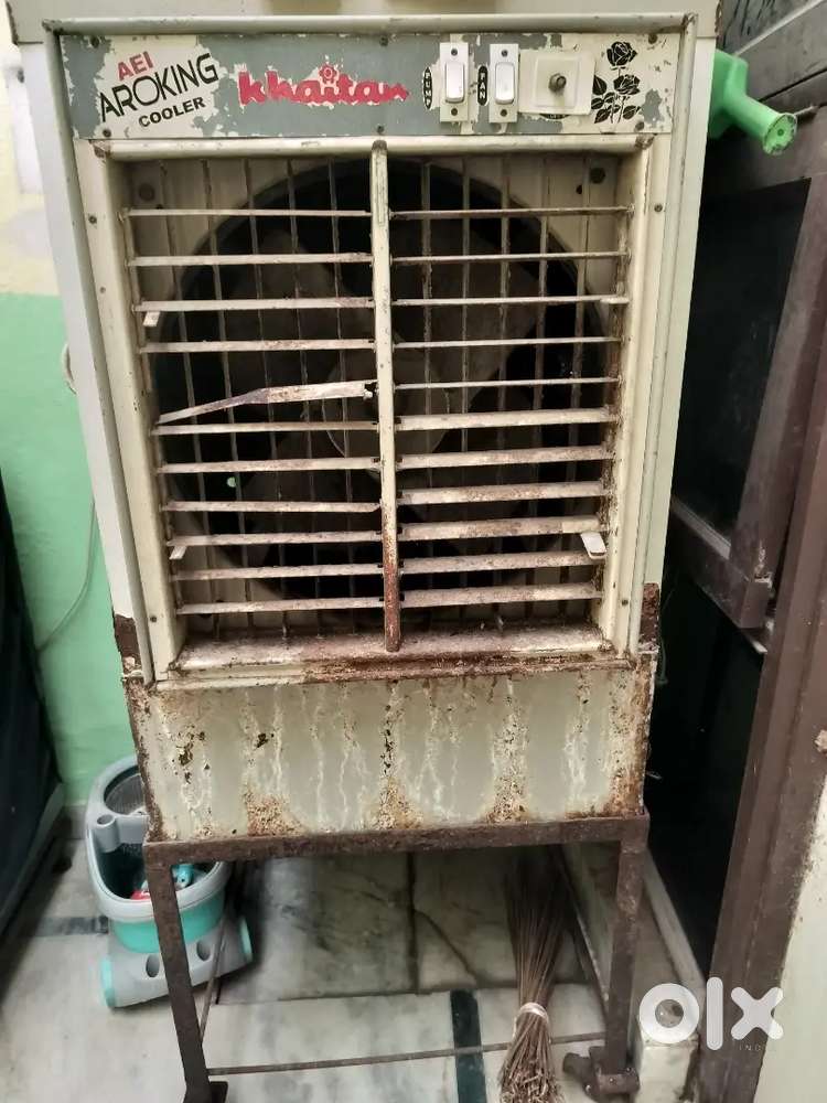 Cooler with iron stand
