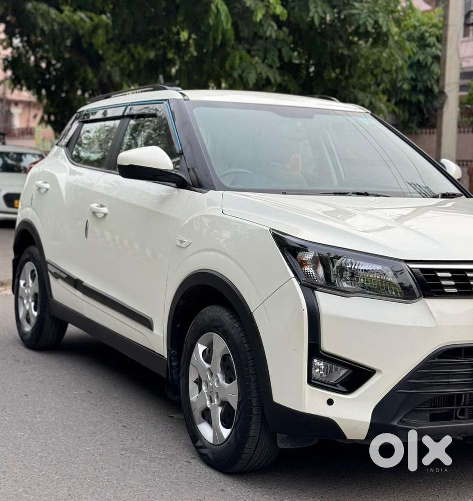 Mahindra XUV300, 2023, Petrol