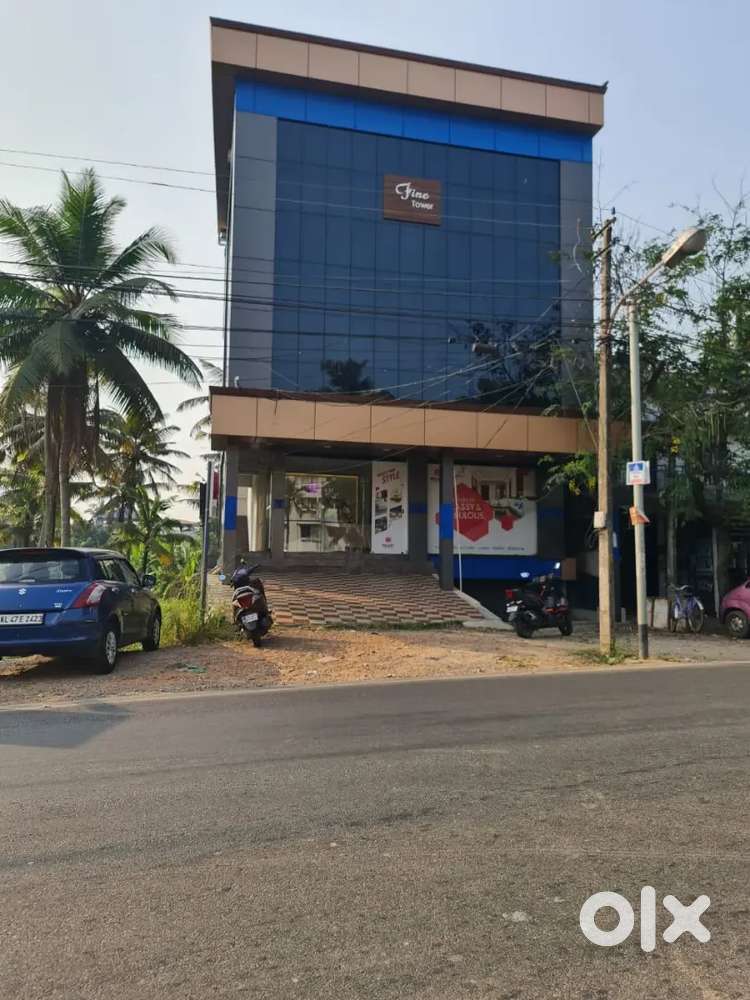 Ernakulam Vennala 4.5Cent 4500sqft Commercial Building