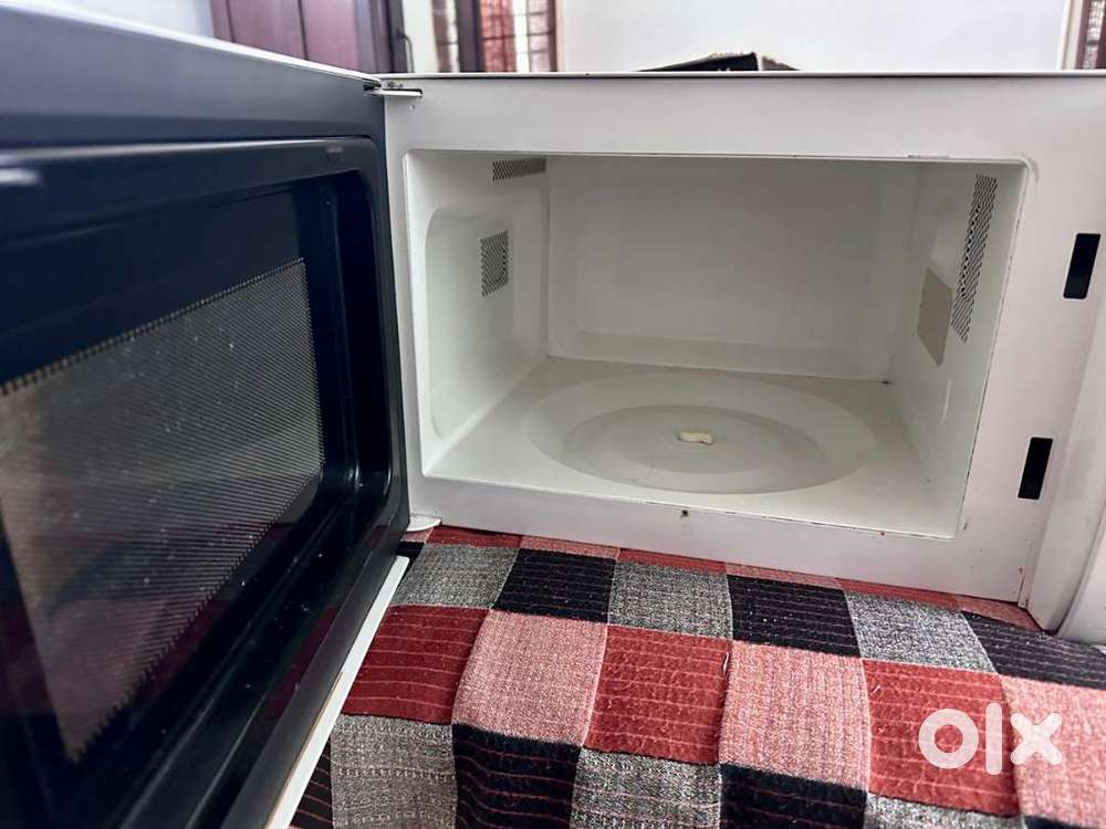 4 years old Panasonic Oven capacity 22 liters