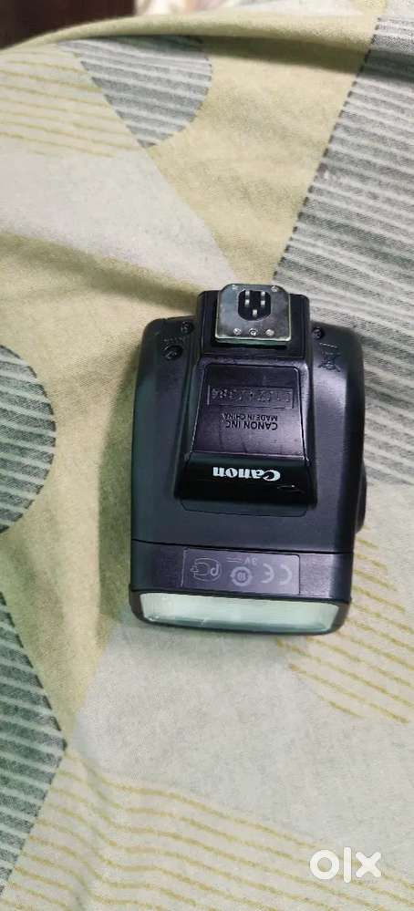 Canon Speedlite 270 EX II & cleaning kit with 32 GB memory card