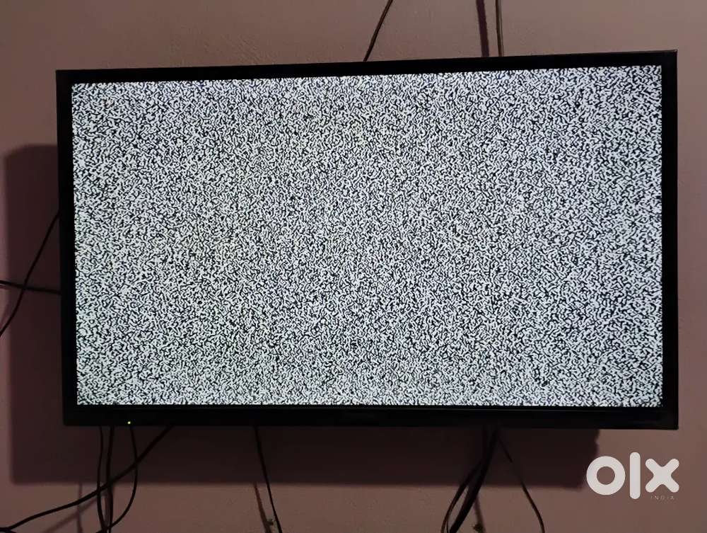 PANASONIC 32 INCH LED (FULL HD)+ CHROMECAST  EXCELLENT CONDITION SELL