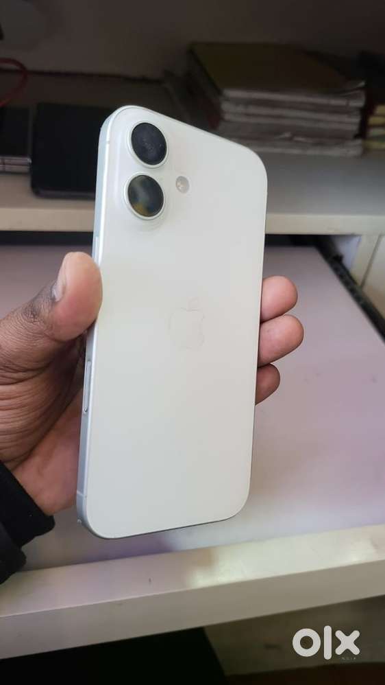 I phone 16 white colour