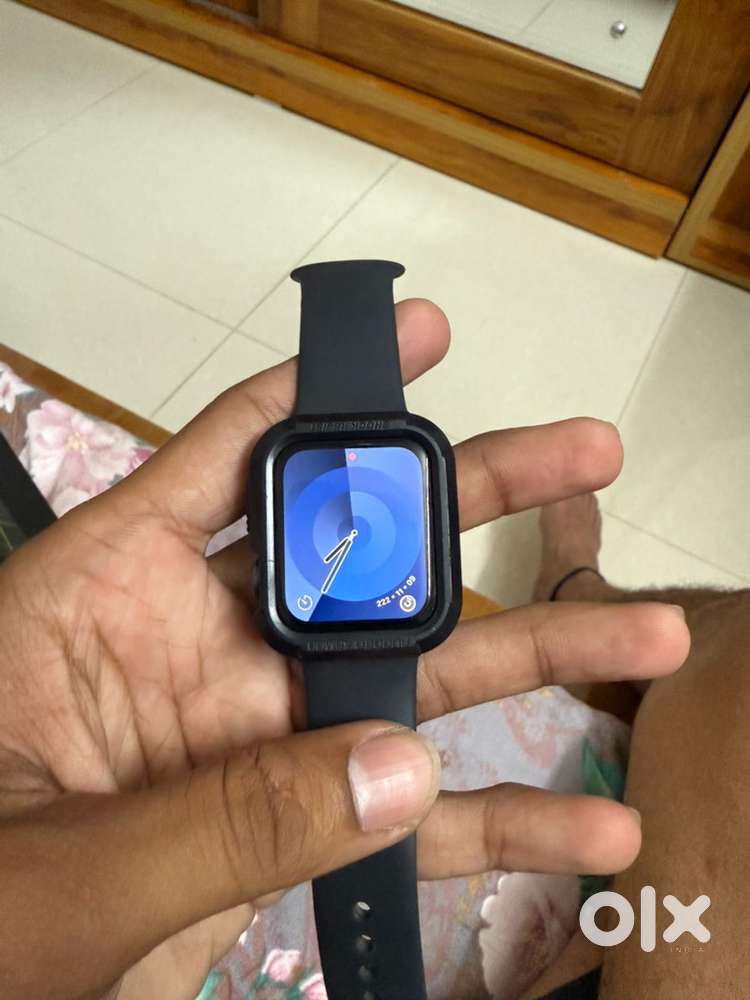 Apple Watch SE2 (40 MM) only six months old ( March 2025 purchased)