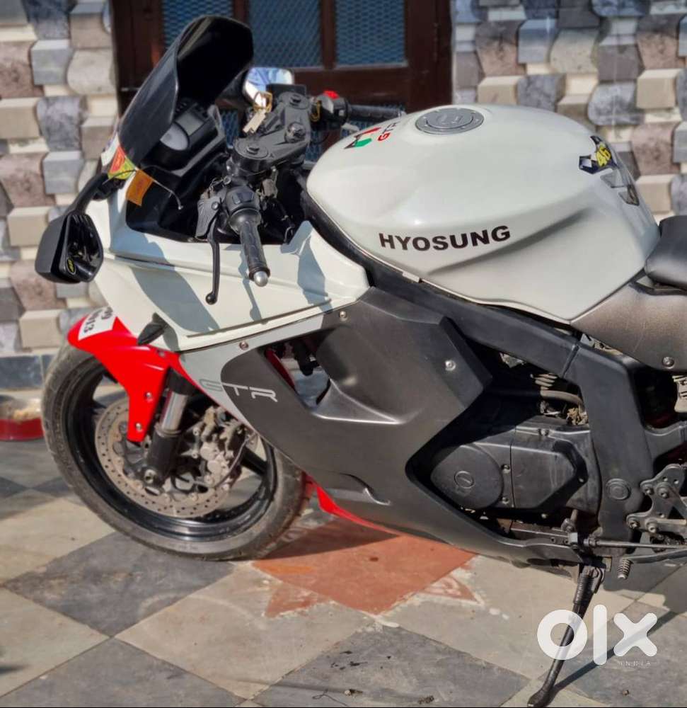 Hyosung GT250R SuperBike.