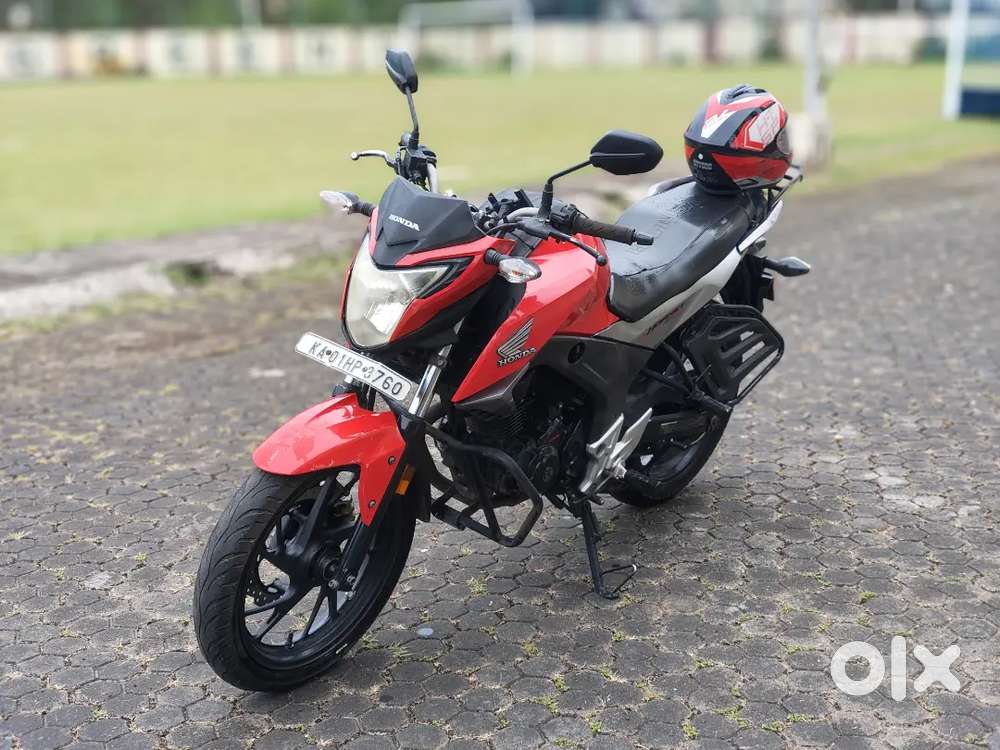 BEST CONDITION HORNET ( HELMET FREE WORTH 4500)